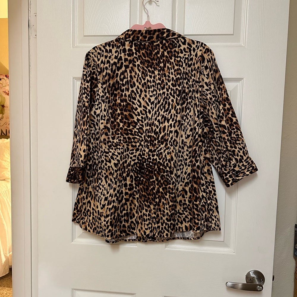 I have 2 of these Lane Bryant Blouses. Both are size 18. - Picture 2 of 2